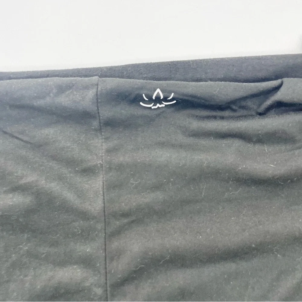 Beyond Yoga Hidden Zipper Cell Phone Pocket Infinity Scarf‎ in Black Jersey Knit